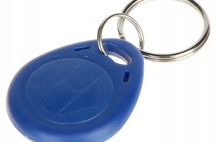 Pastylka RFID do domofonu: Sekret działania, kopiowania i awarii